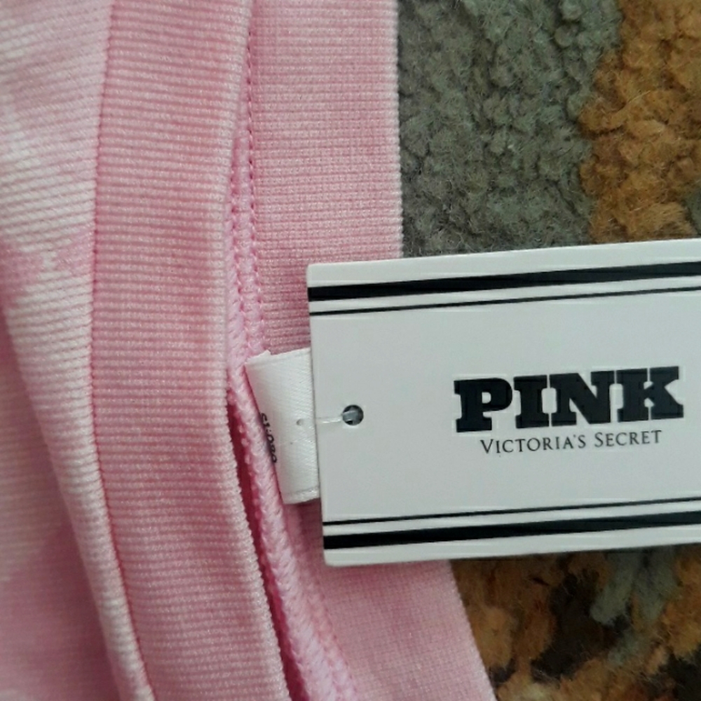 Pink VS thong - Picture 6 of 15